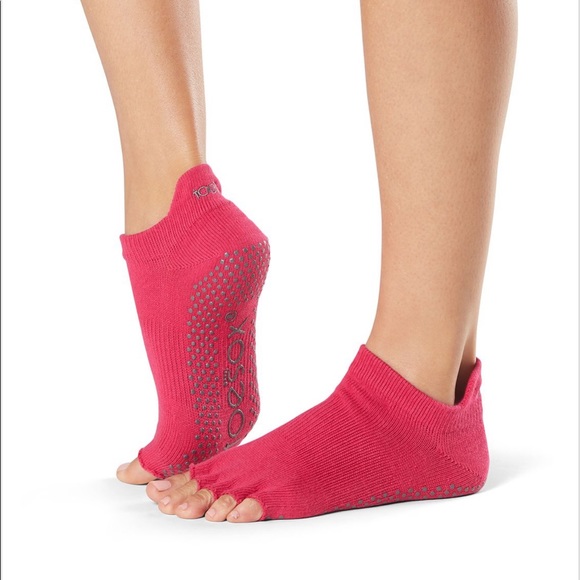 toesox Accessories - NWT Fuschia Toesox for All Your Fave Workouts! 🌼
